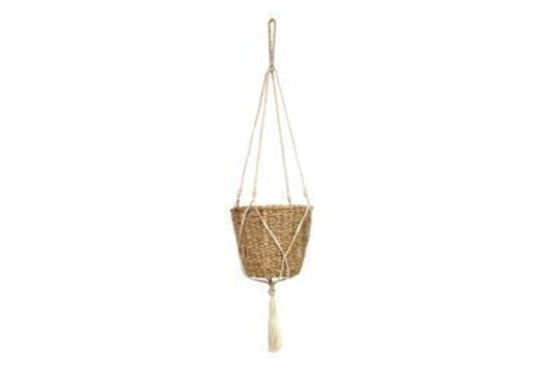 Seagrass hanging basket by designer Gisela Graham.  This would look lovely with a plant (artifical or real) hanging from your celling. Basket comes complete with hanging plaited rope.
